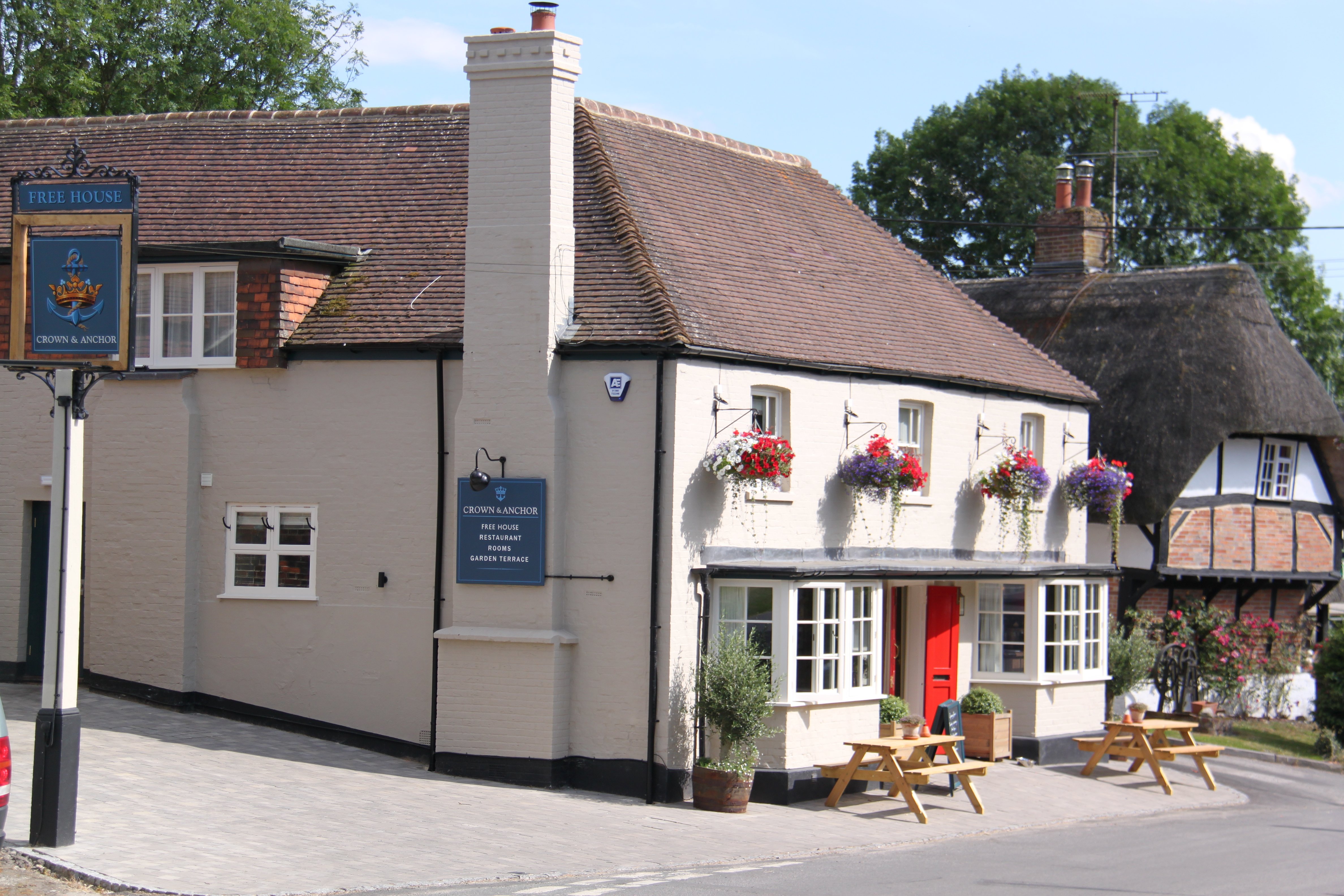 Crown and Anchor-官方