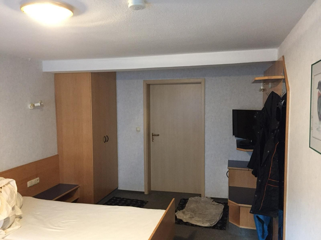 Hotel & Weingut Schwarzer Adler主图