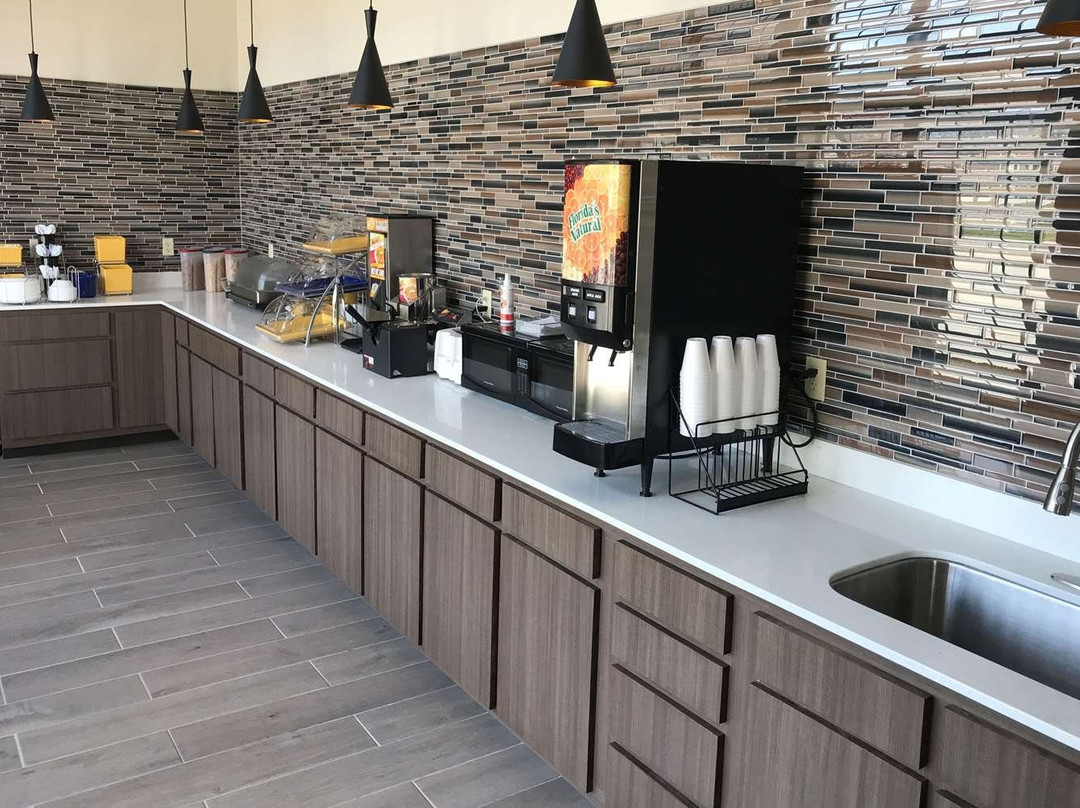 Days Inn by Wyndham Grove主图