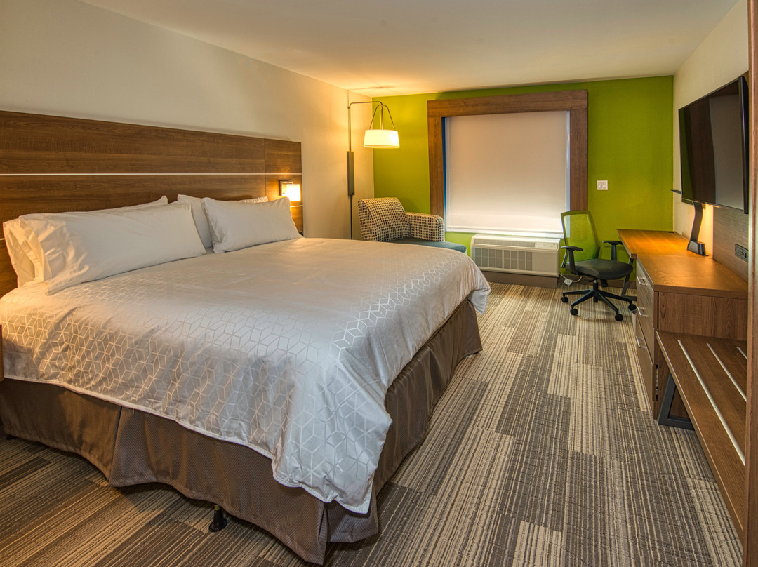 Holiday Inn Express & Suites Lincoln Airport By IHG主图