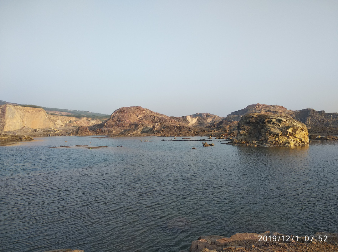 Panikot Lake景点图片