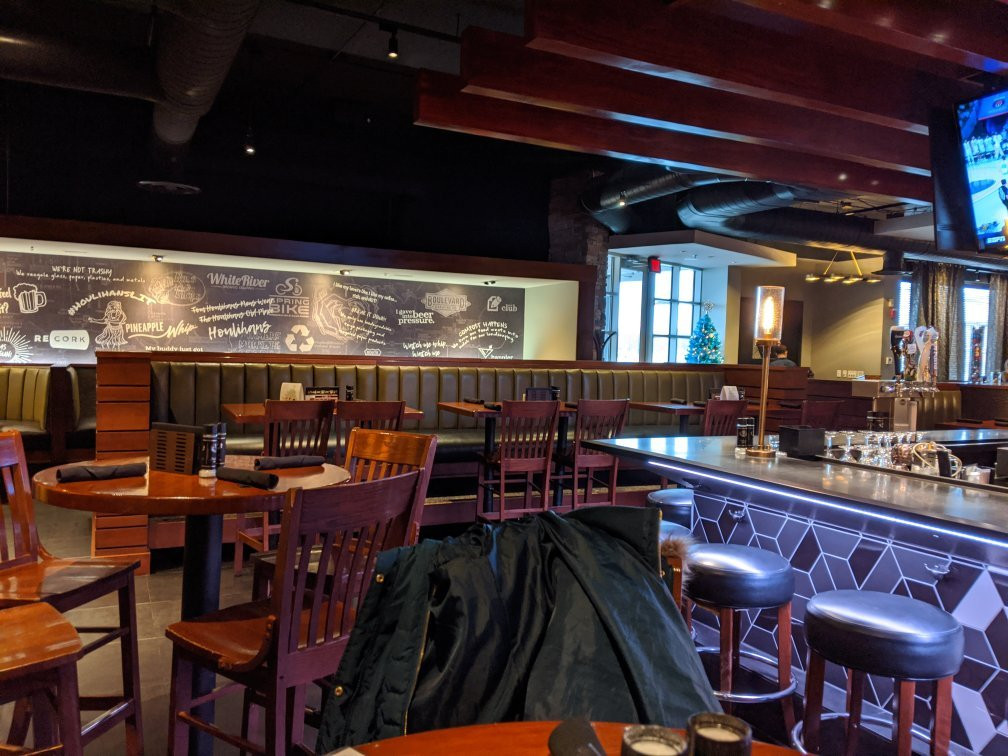 Houlihan's Restaurant and Bar