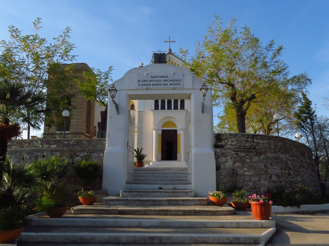 Santuario di San Michele Arcangelo e Santa Maria del Monte景点图片