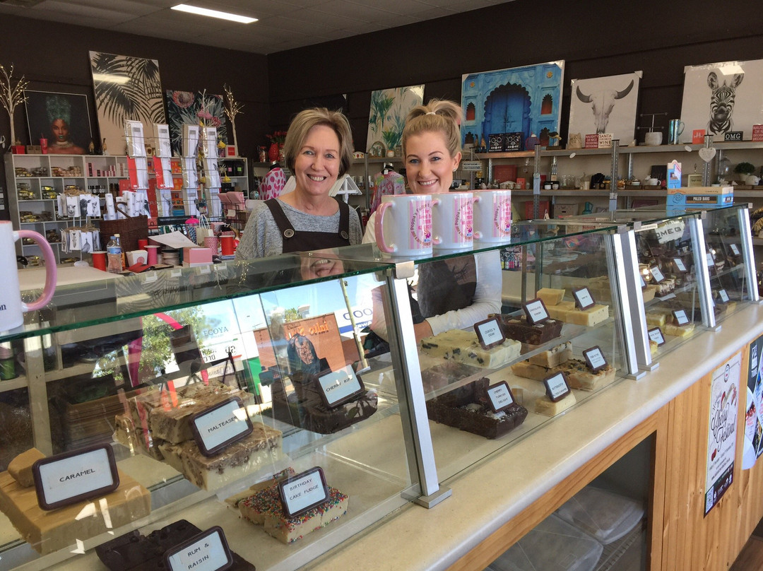 Poppa's Fudge & Jam Factory-Young必去景点