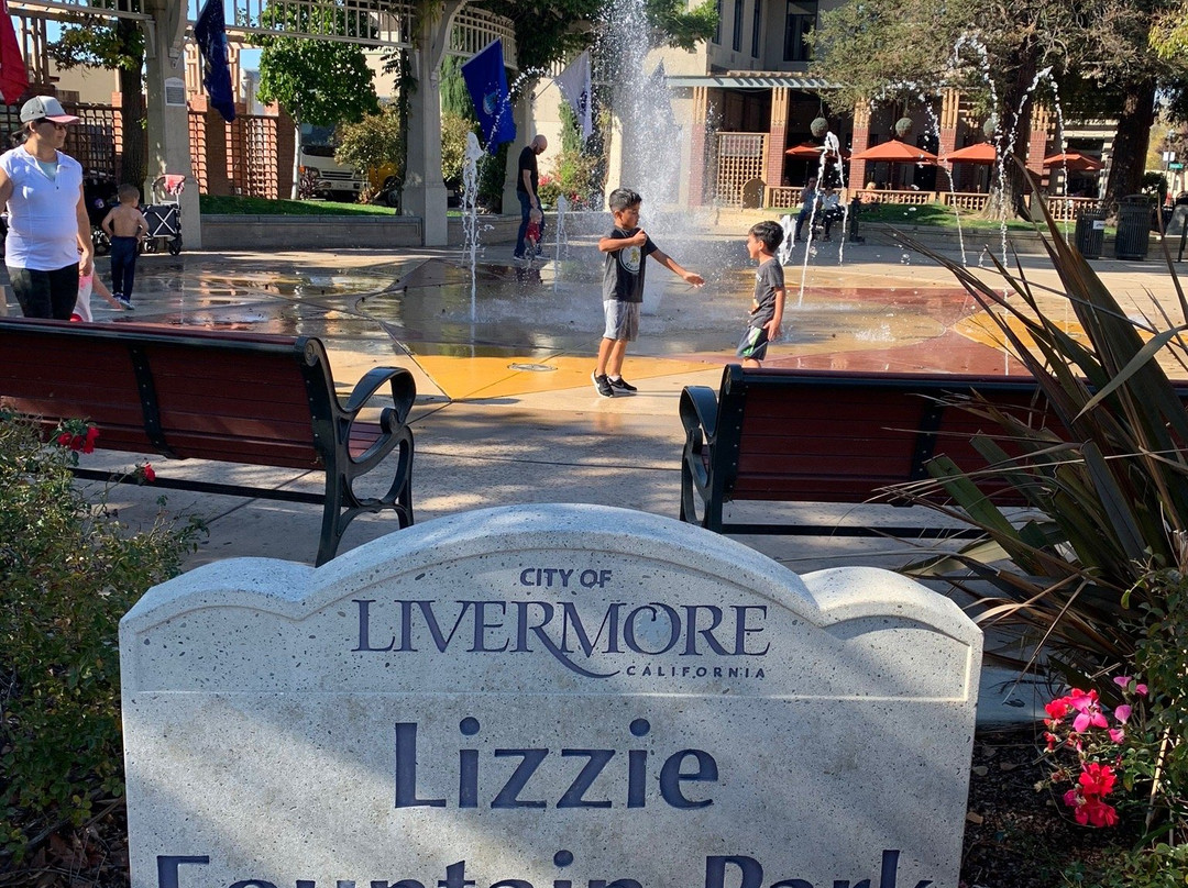 Lizzie Fountain景点图片