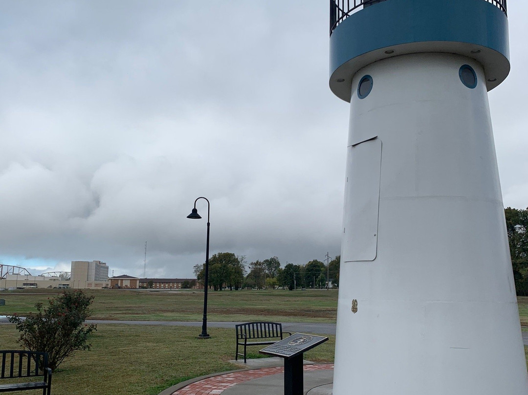 Metropolis Lighthouse Hope Light-Metropolis必去景点
