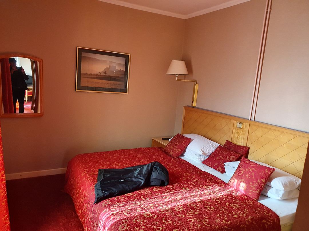 Hotel Golden Inn主图