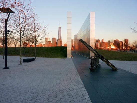 Empty Sky - 9/11 Memorial景点图片