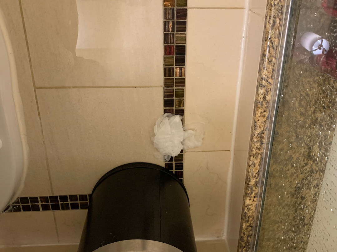 洛杉矶格兰岱尔希尔顿大使套房酒店主图