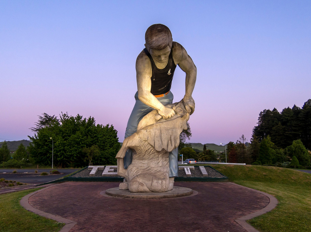 Statue of shearer景点图片