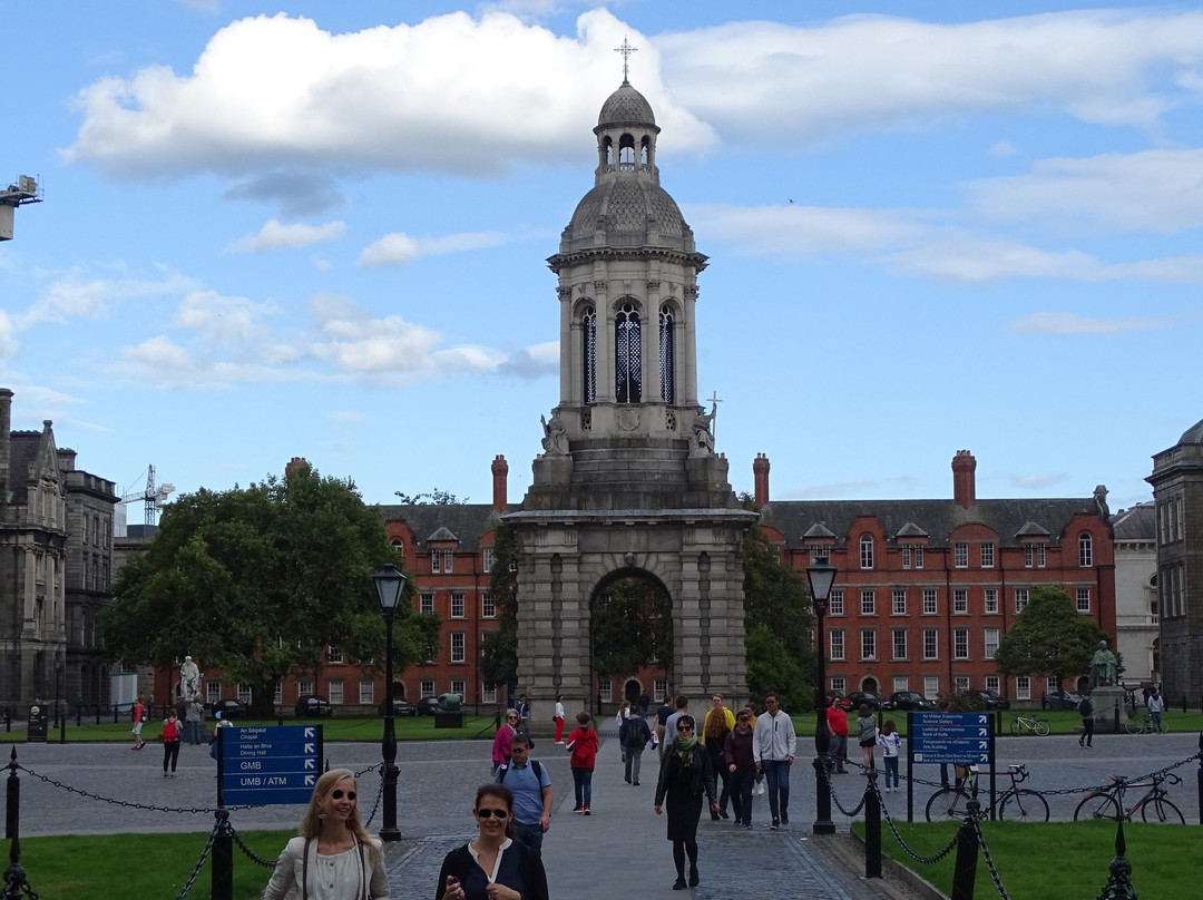 Campanile of Trinity College-都柏林必去景点