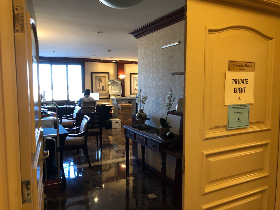 托伦斯希尔顿逸林酒店主图