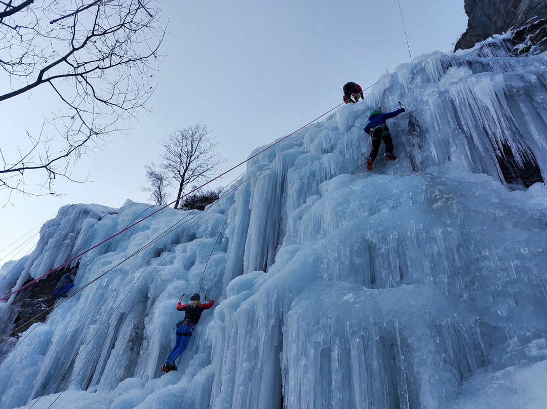 Cascade De Glace d'Aiguilles景点图片