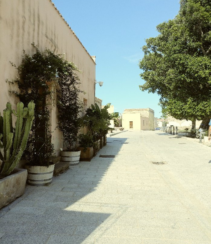 Cattedrale di Santa Maria di Monserrato-Tratalias必去景点