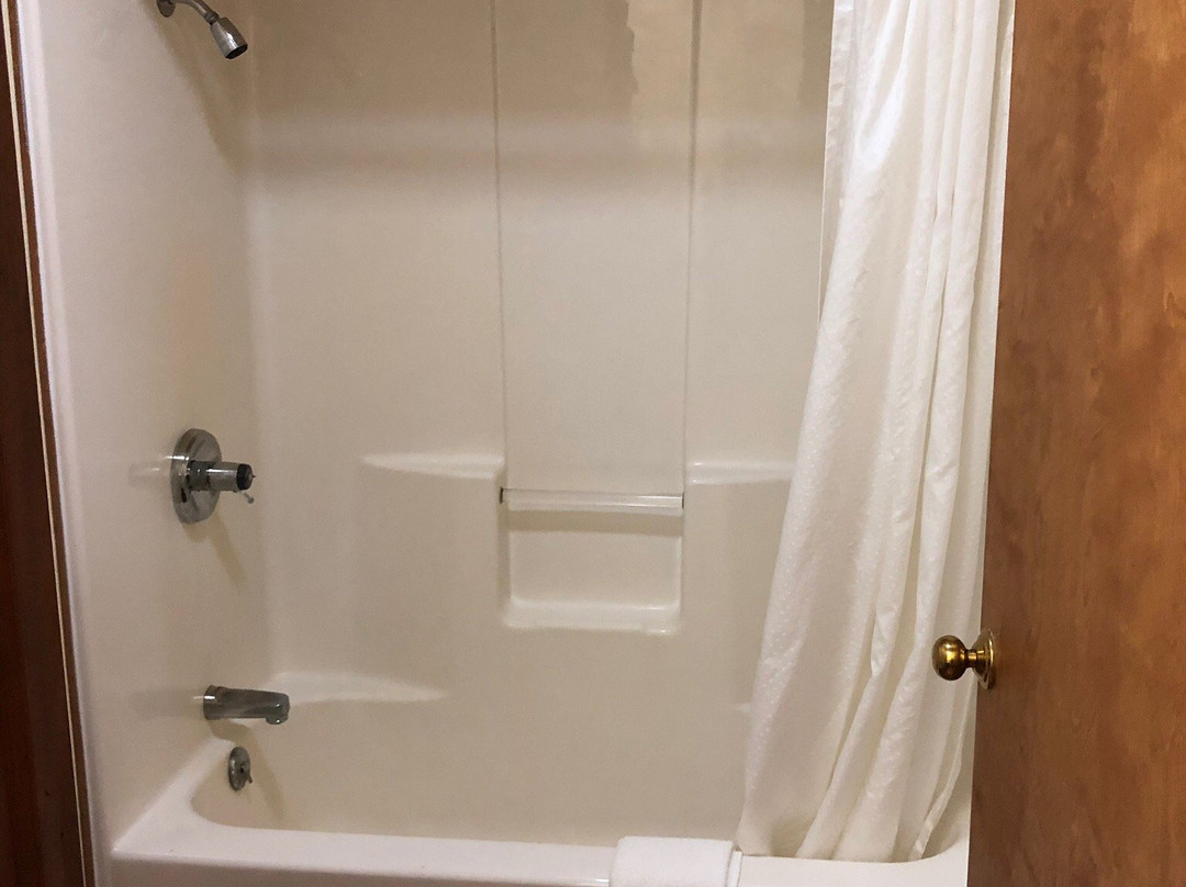 Huggy Bear Motel Warren主图