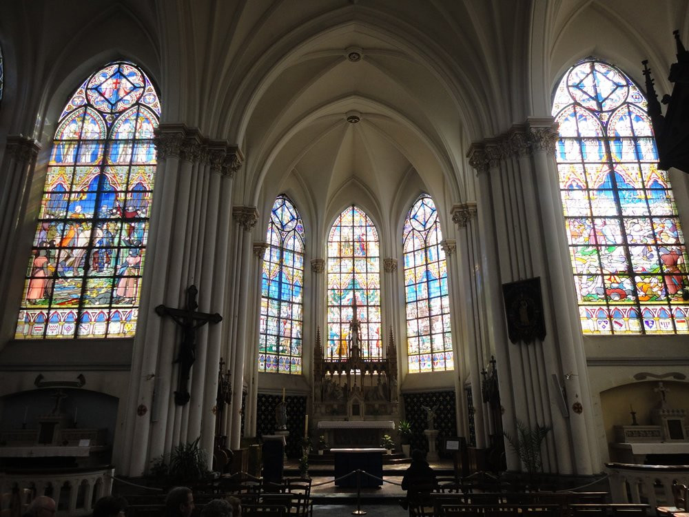 Église Saint-Pierre-Bouvines必去景点