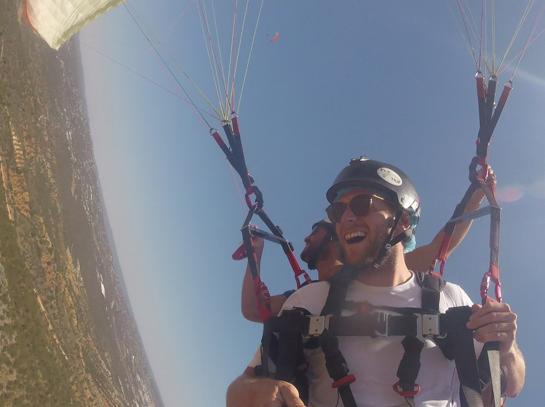 Paragliding with Nelson景点图片
