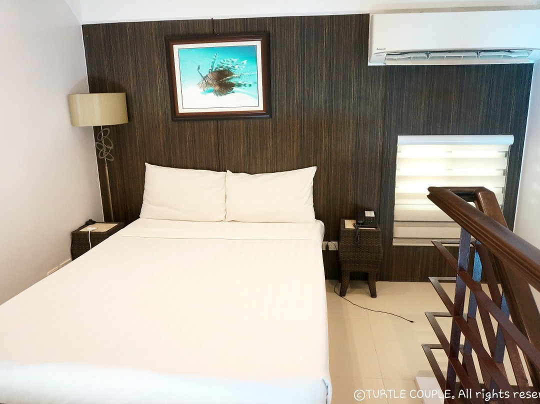 潜水穿越度假酒店主图