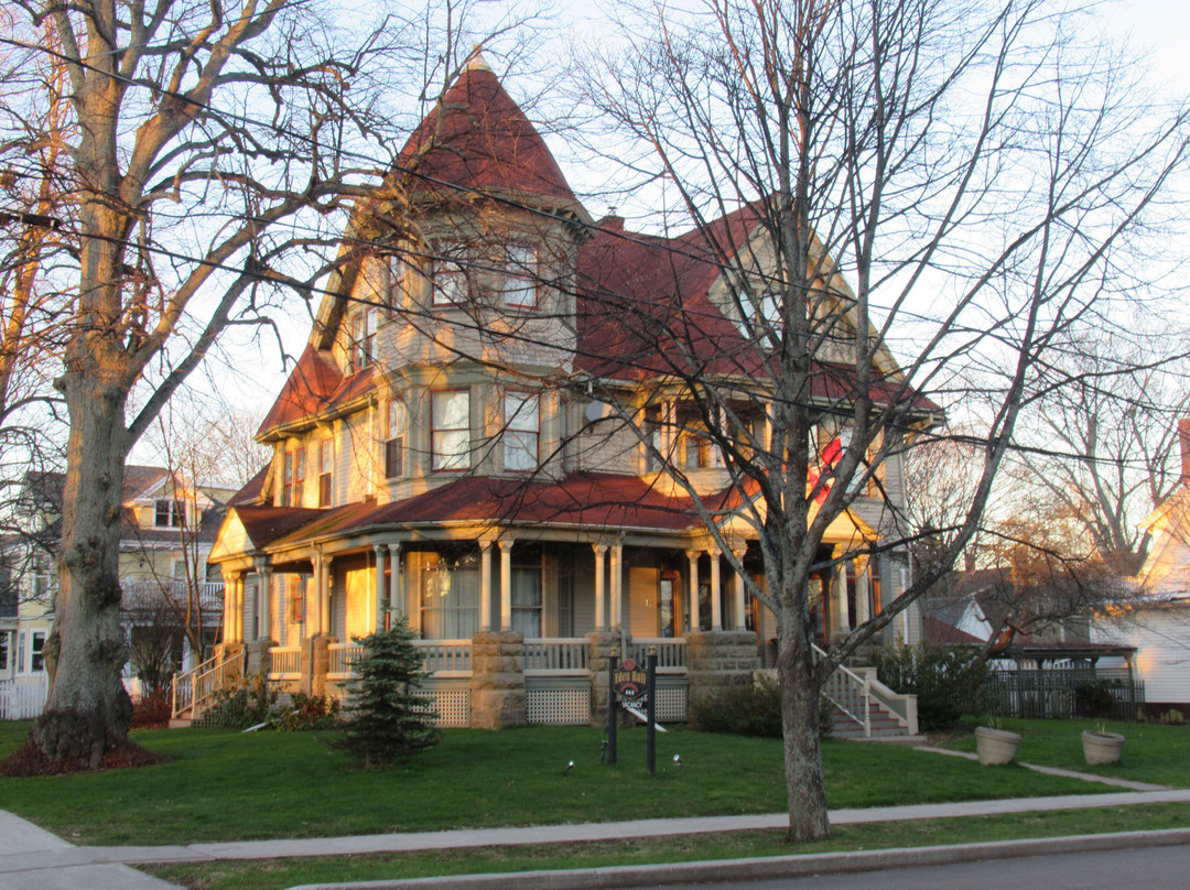 The Eden Hall Inn主图