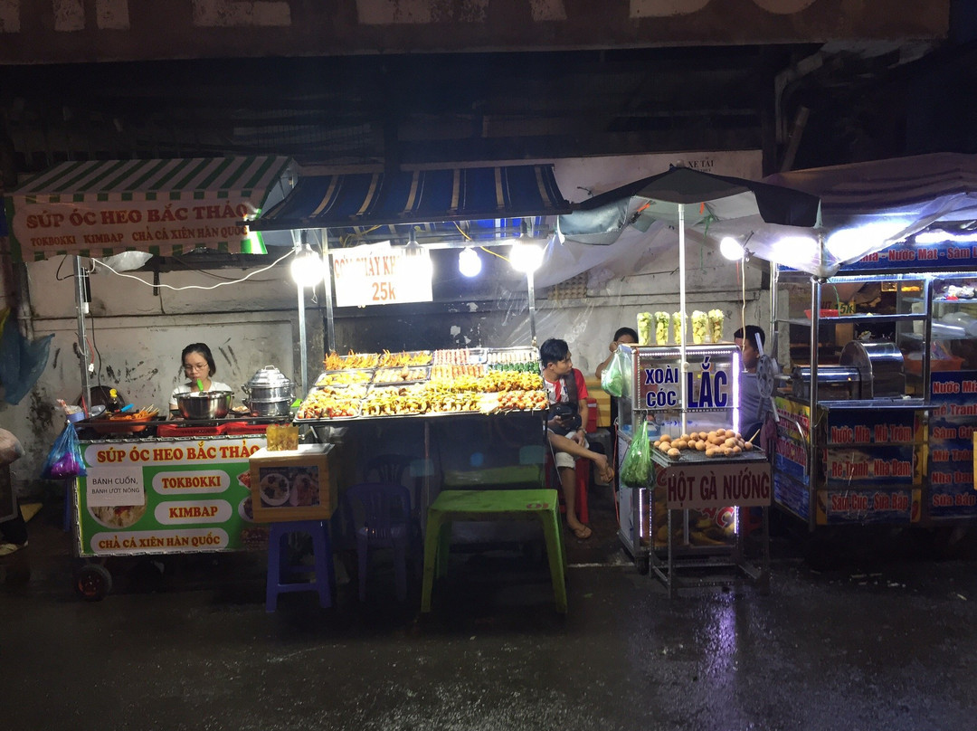 Tay Do Night Market-芹苴必去景点