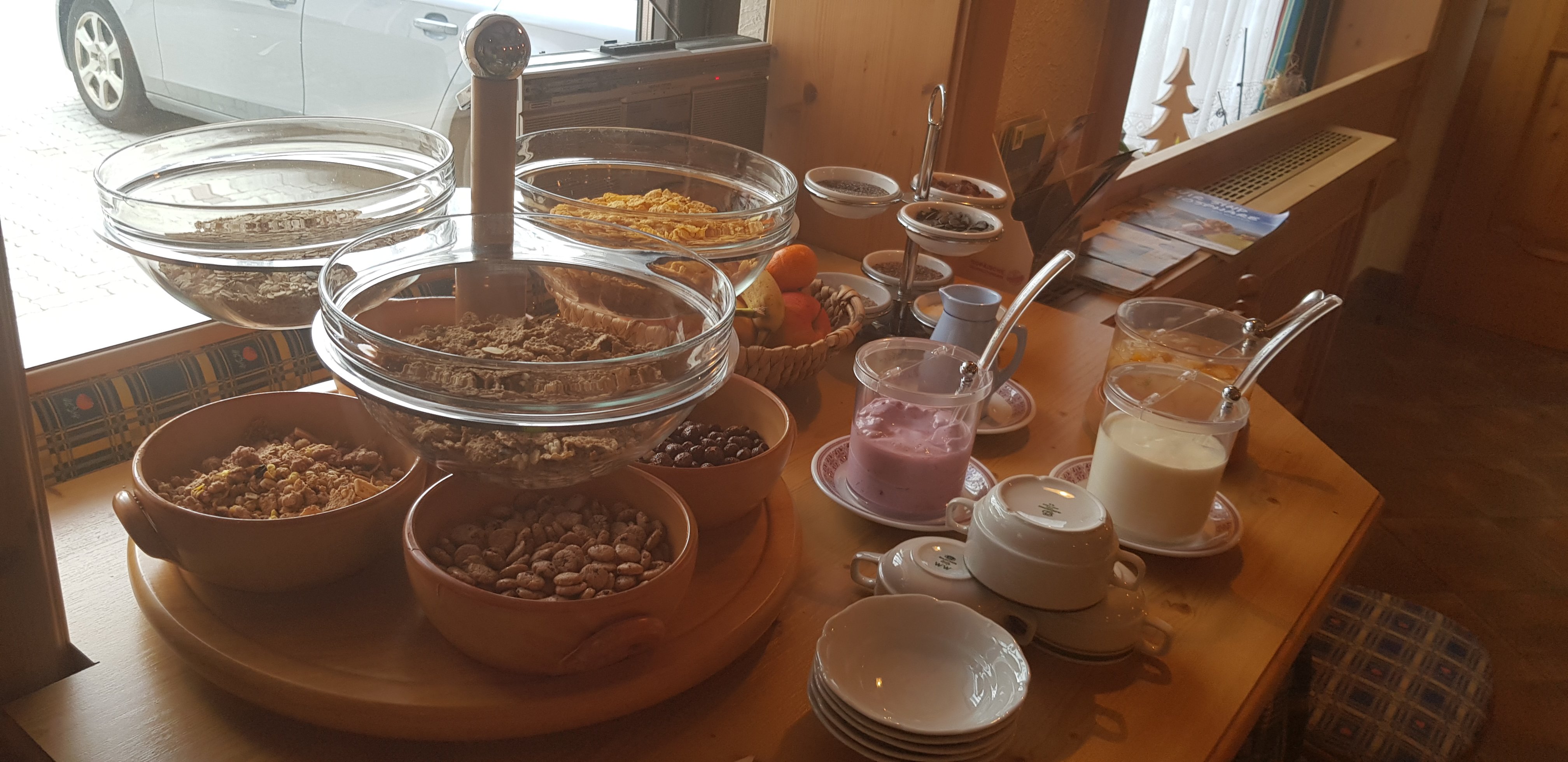 Fruhstuckspension Lasshofer-餐饮