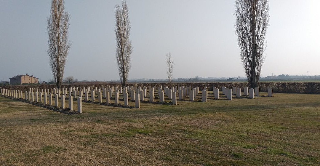 Argenta Gap War Cemetery景点图片