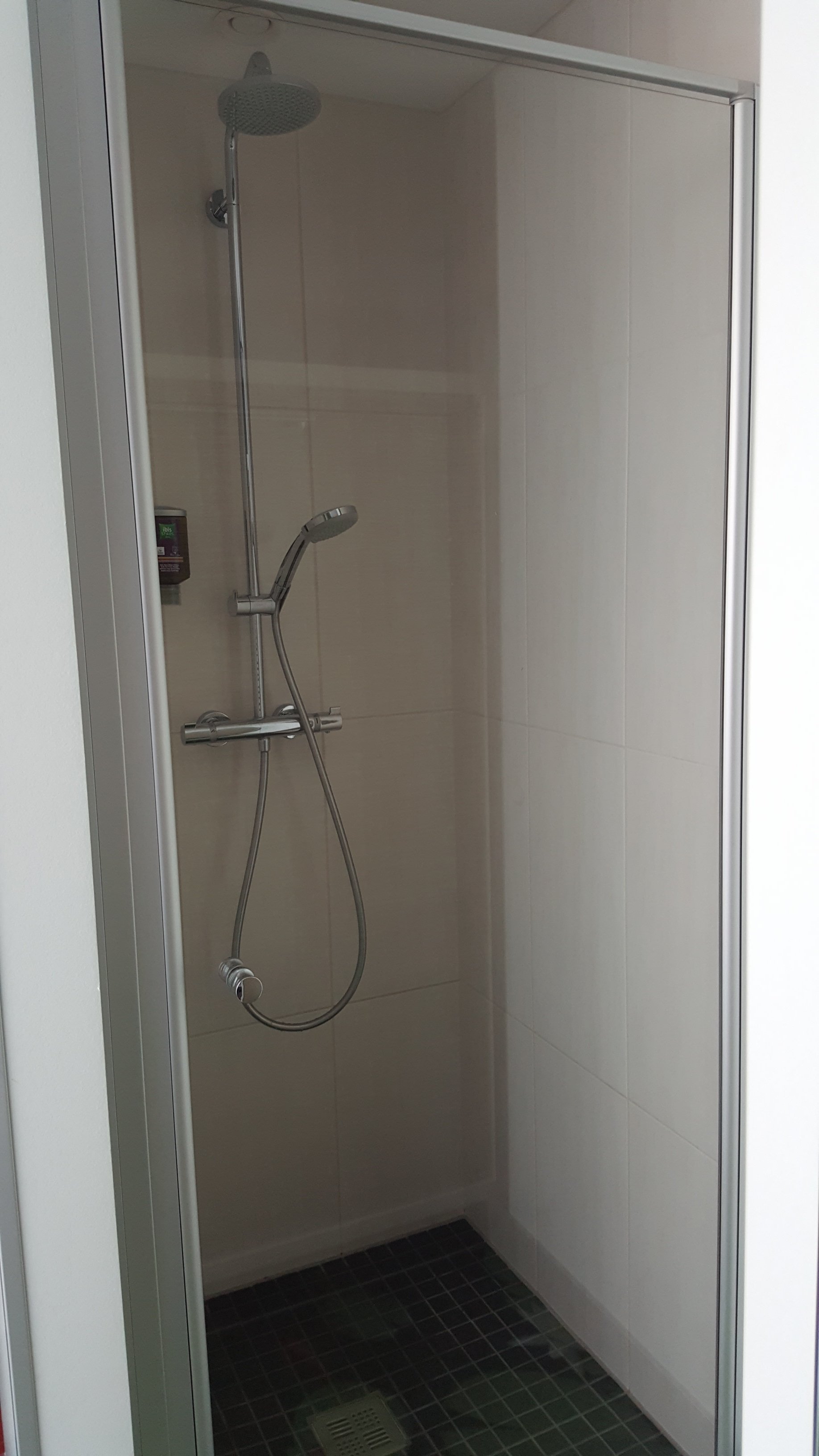 宜必思尚品埃特林根卡尔斯鲁厄酒店-浴室