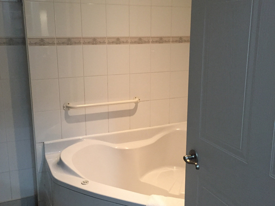 加蒂诺玛努尔华美达广场酒店及主图