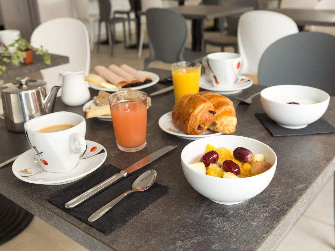 Brit Hotel Nevers Centre Gare主图