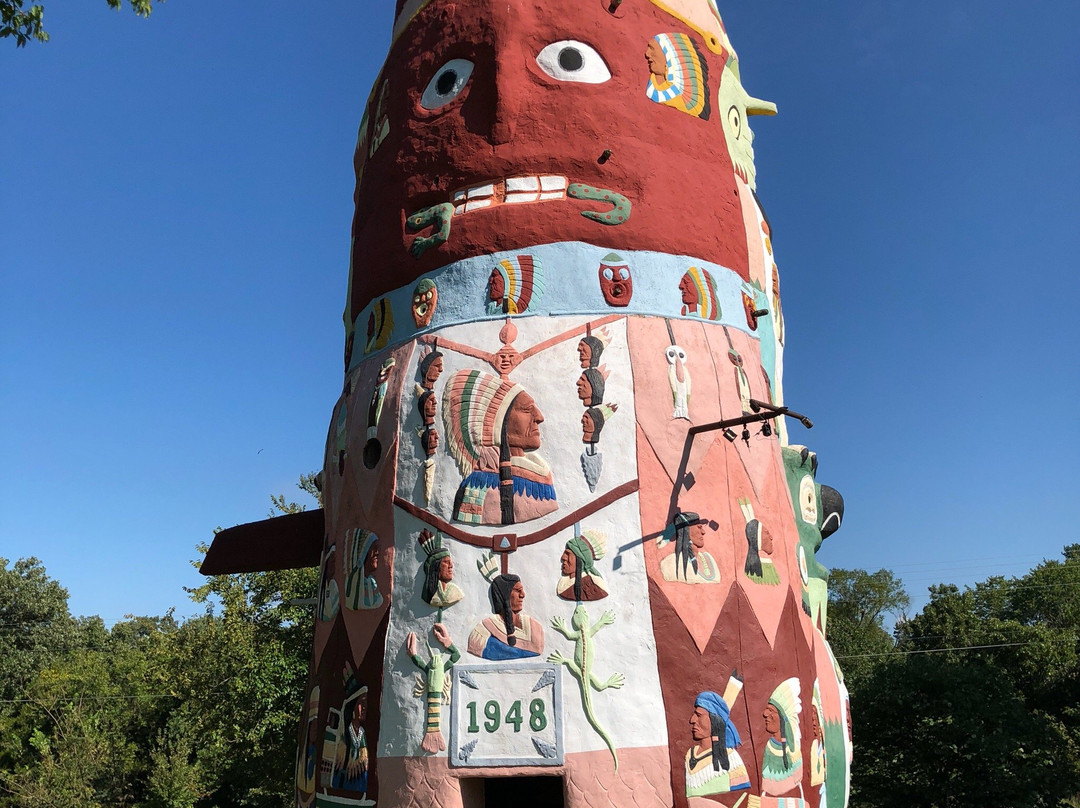 World's Largest Totem Pole-Foyil必去景点