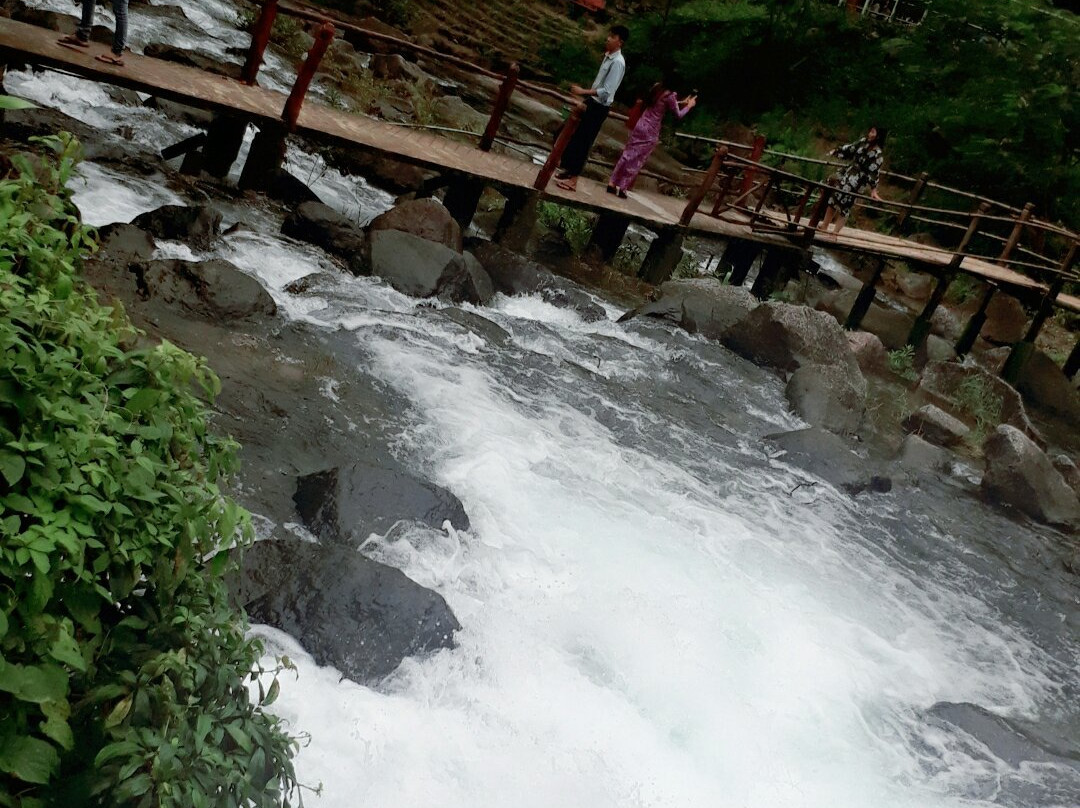 Zin Kyaik Waterfall-Mawlamyine必去景点