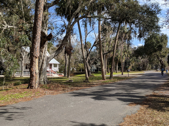 Winding River Garden Park-Yankeetown必去景点