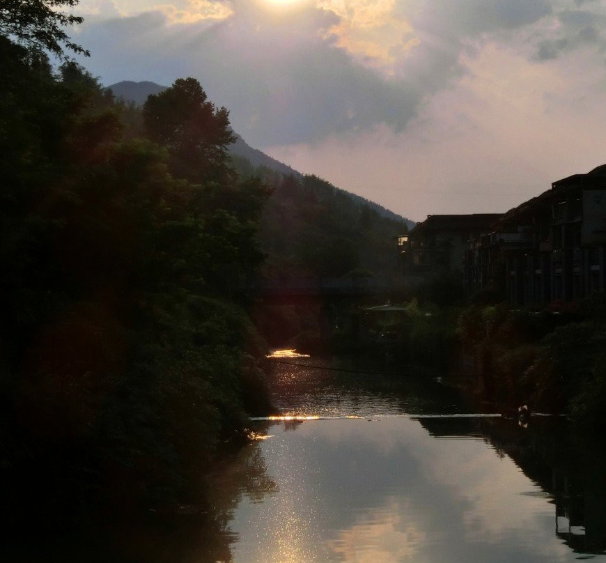 金佛山两江酒店主图