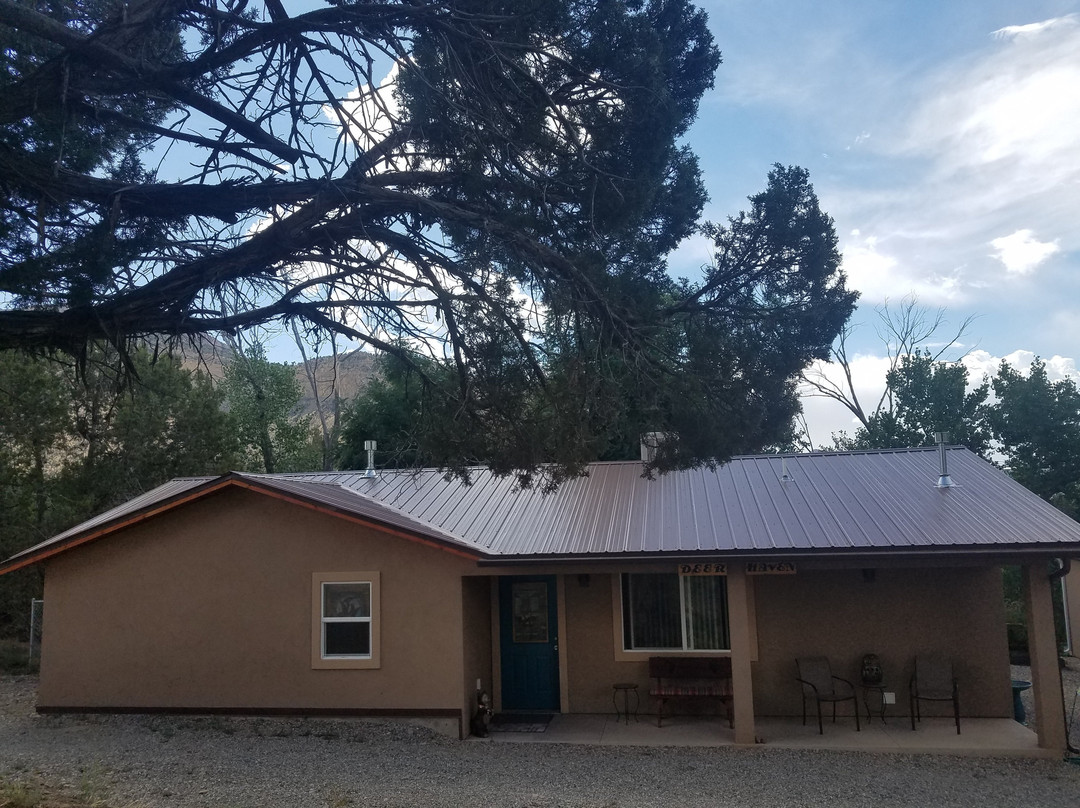 Grizzly Roadhouse Bed & Breakfast主图