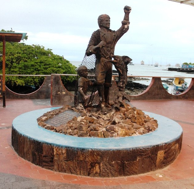 Monumento al Pescador Galapagueño景点图片