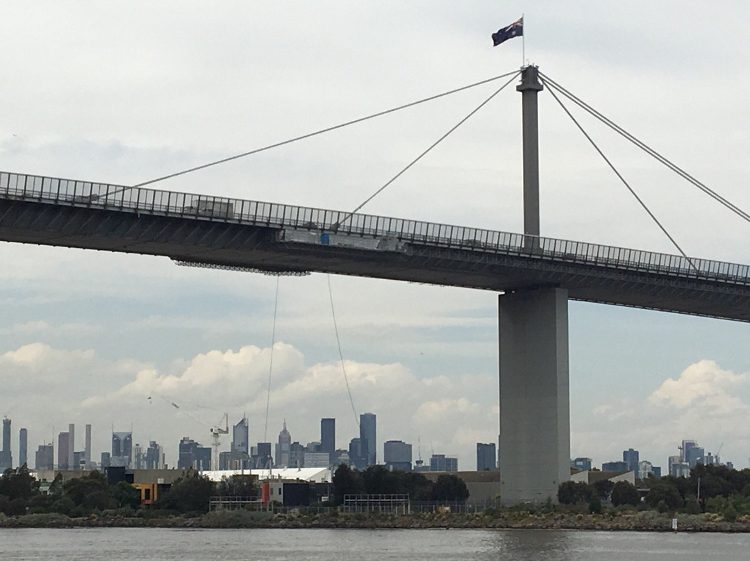 West Gate Bridge Memorial Park景点图片