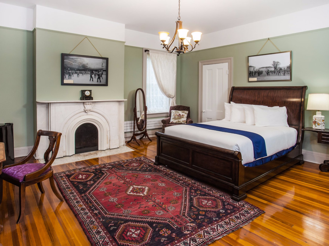 IHG Army Hotels Beat Navy House - Historia