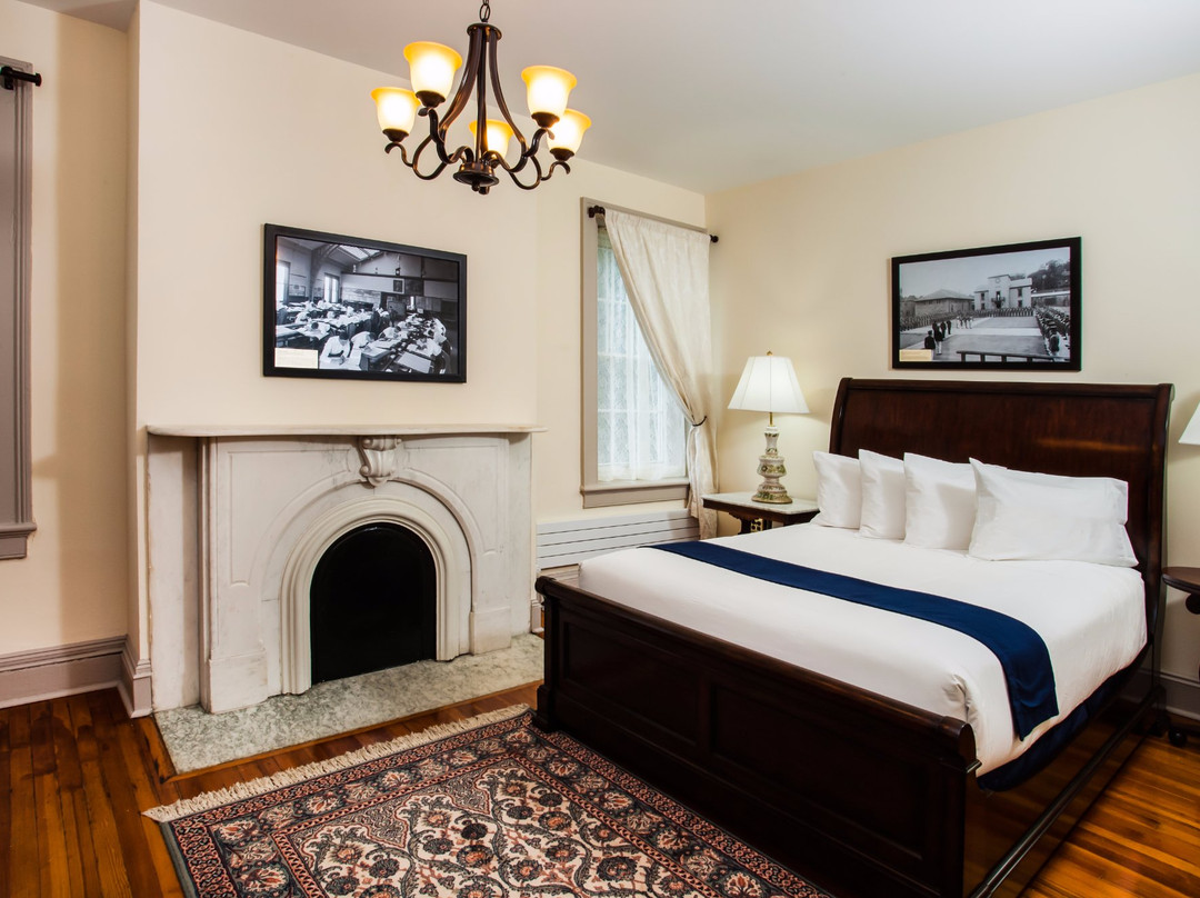 IHG Army Hotels Beat Navy House - Historia