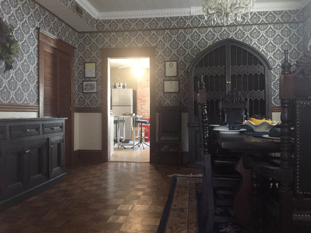 Old Coe House Bed and Breakfast主图