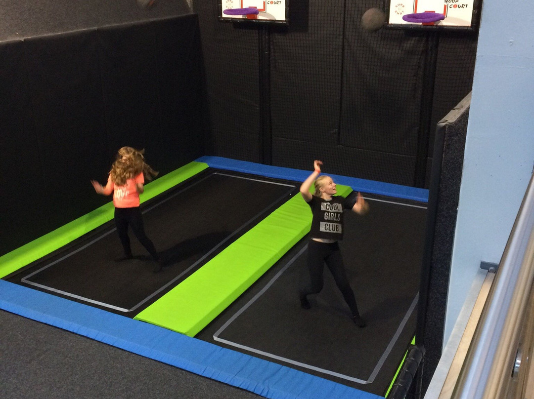 Sky High Trampoline Park景点图片