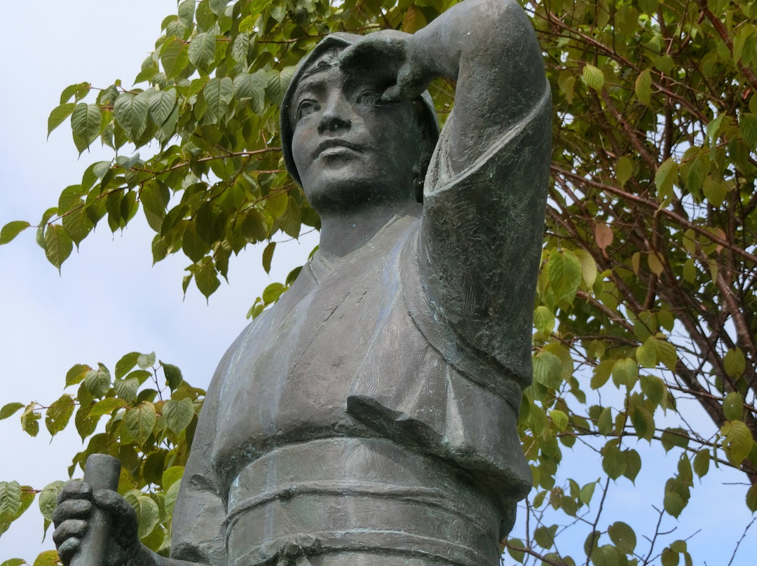 Kaitaku no Haha Statue景点图片