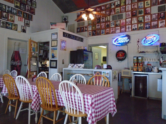 Chilton餐馆和美食-Hiway 77 Cafe