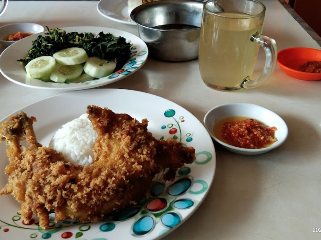 Rumah Makan Ayam Goreng Batas Kota