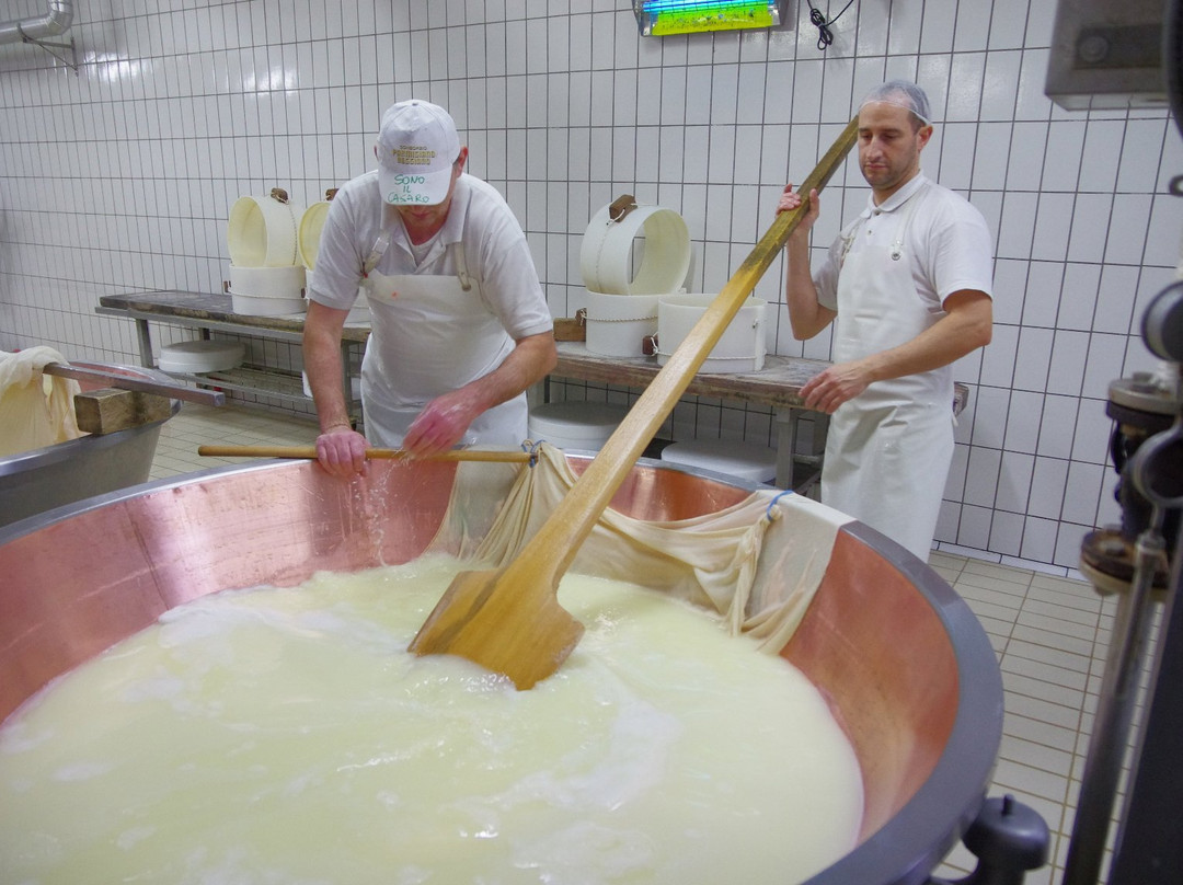 Roteglia旅游景点-Caseificio Sociale San Pietro