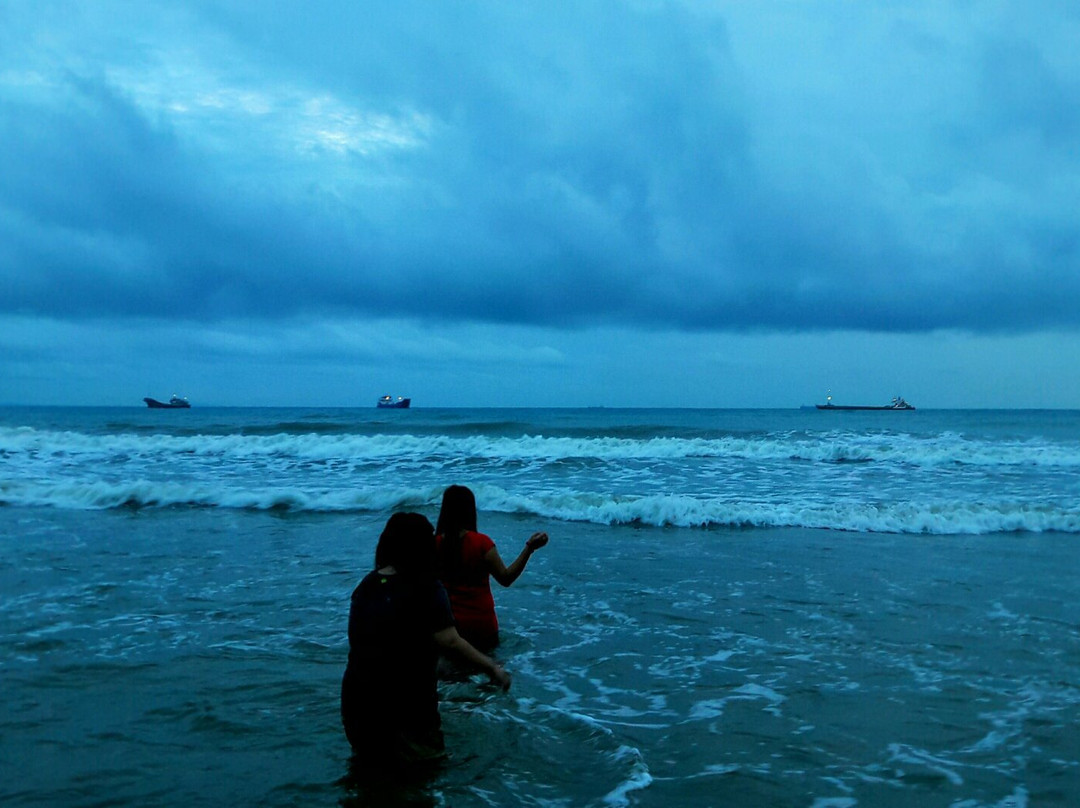 Caragasan Beach景点图片