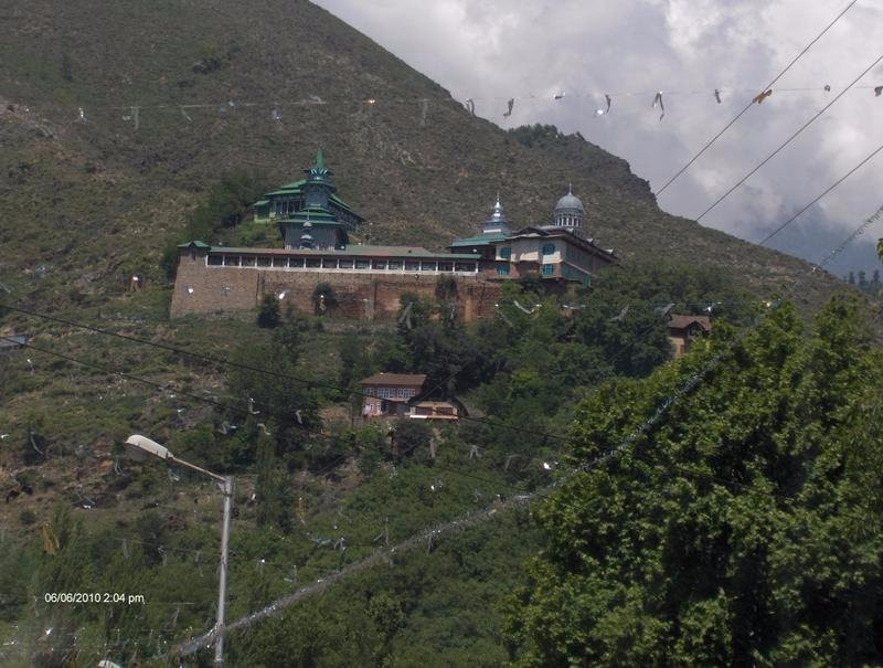 Aishmuqam Shrine景点图片