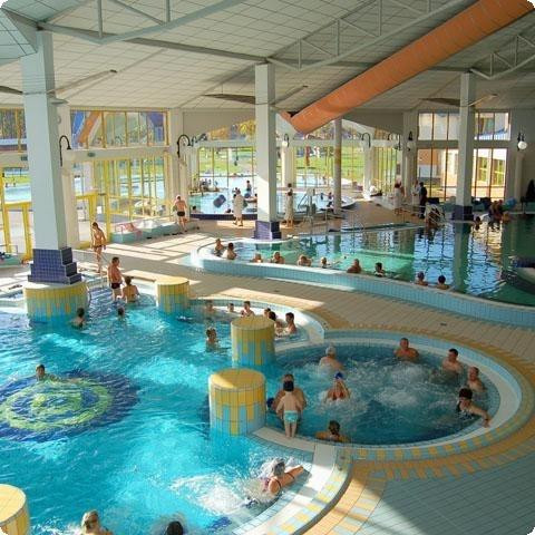 Meggyeskovacsi酒店住宿-Wolf Hotel