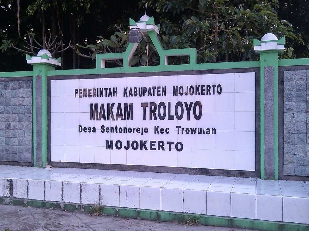 Situs Makam Troloyo-惹班必去景点