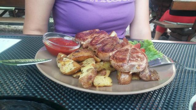 Petrovics Apartmanház 1-餐饮