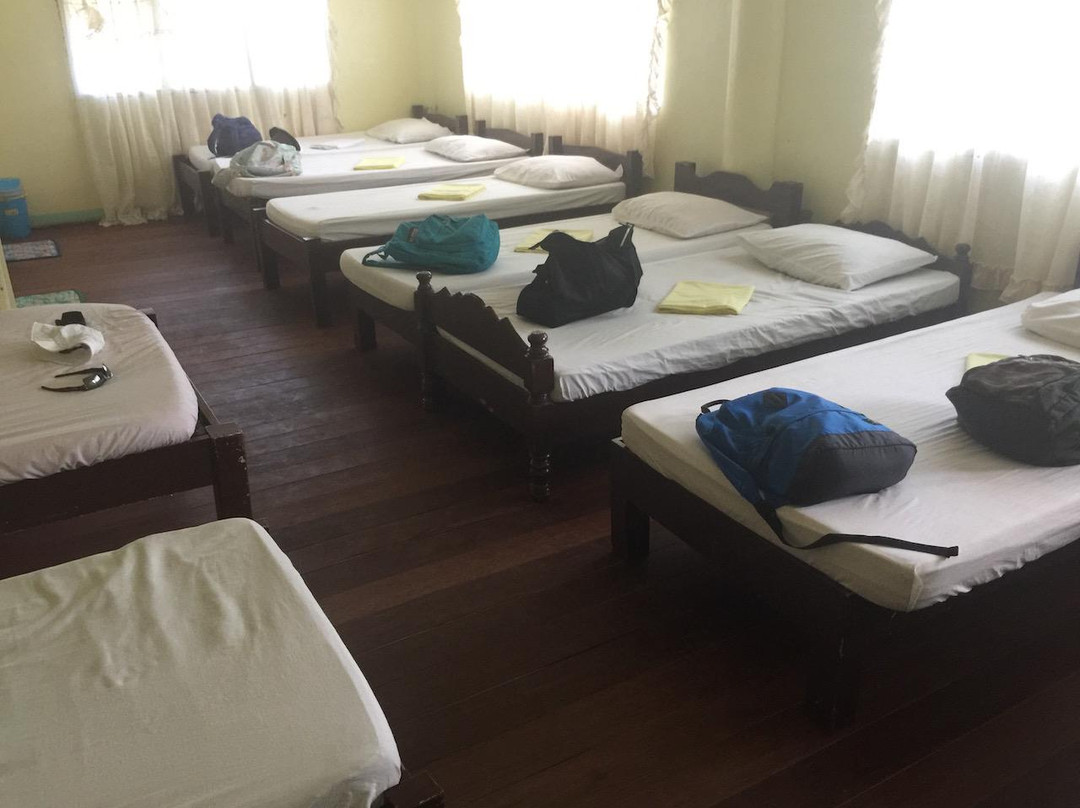 LGU Cagwait White Beach Resort主图